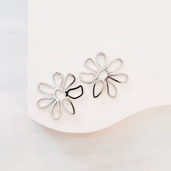 Silver Daisy 1-Hole Brass Charms, 10 Pieces, Charm #111