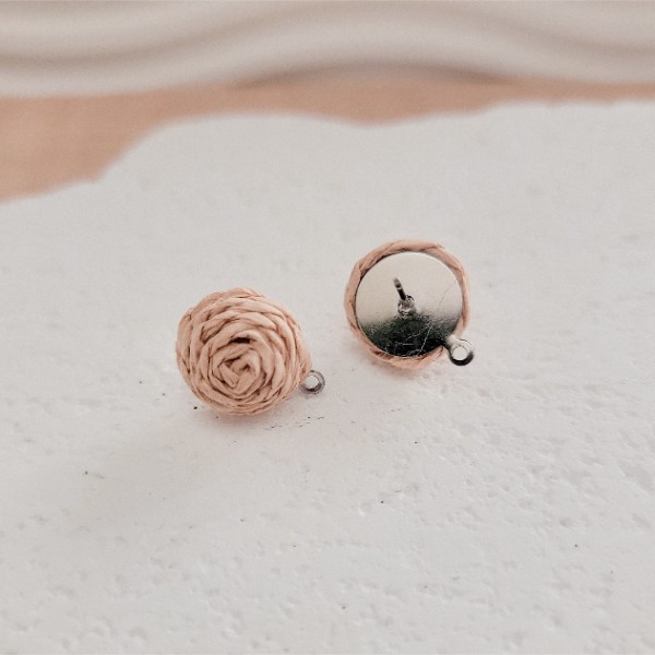 Light Natural 14mm Raffia Small Stud Topper, 1 Pair, Stud #152